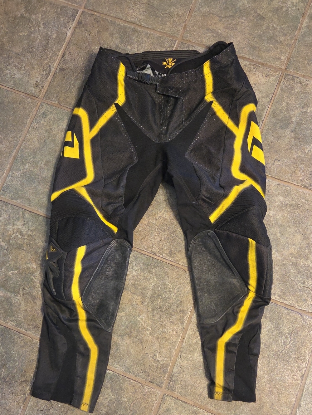 Men's Off Road Black & Yellow Defcon Advanced Moto Unit